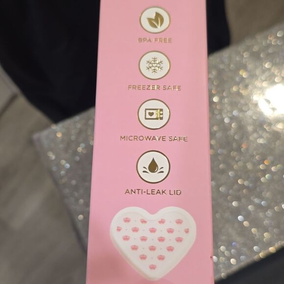 Juicy Couture Home Crown Logo Heart Shaped Printed Silicone Snack Container Set - Picture 7 of 8